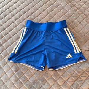 {adidas}